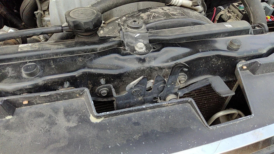 Conjunto de pestillo de capó GMC Canyon 2004-2012 con soporte OEM Foto 2 de 3