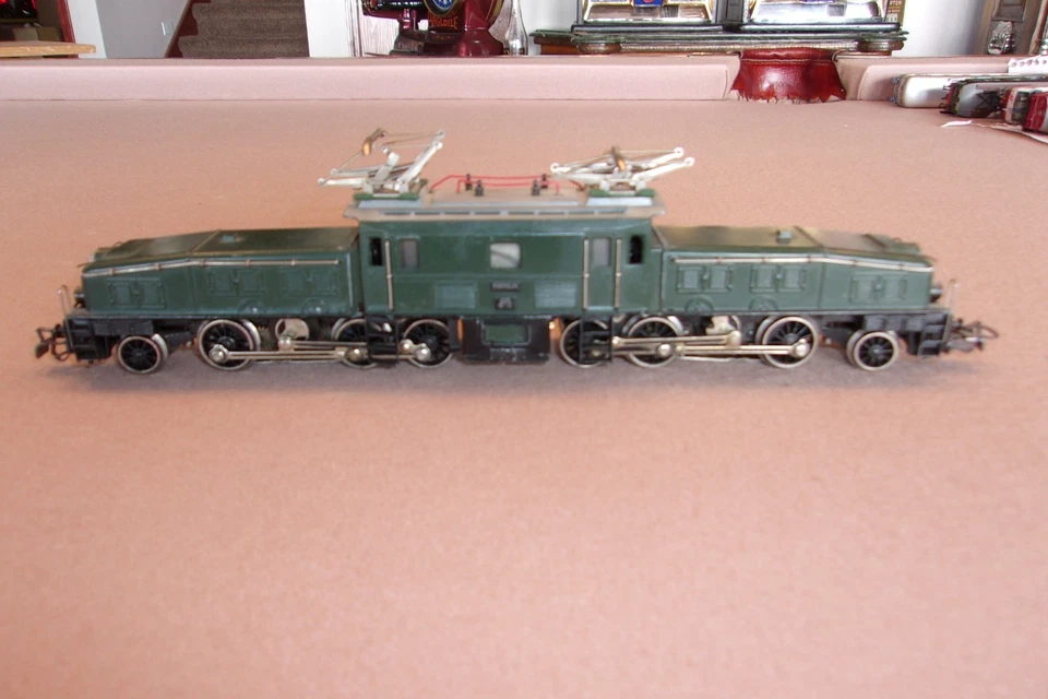 VINTAGE MARKLIN 3015.10 SBB Ce6/8 111 ELECTRIC FREIGHT LOCOMOTIVE "CROCODILE" - Image 2 of 4