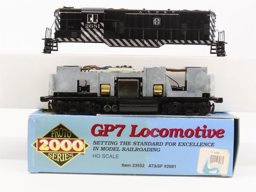 HO Scale Proto 2000 23552 ATSF Santa Fe EMD GP7 Diesel #2681 mit DCC | Zustand: Used