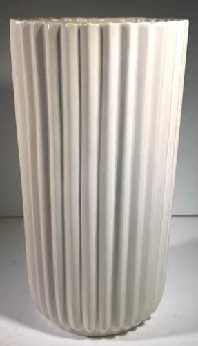 Vtg Royal Haeger Vase RG84 Ribbed 10” Vase • Cream Color • Made in USA 1981
