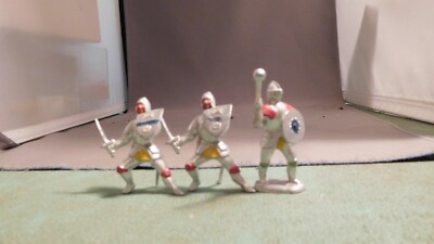 Cherilea Plastic Knights From Hollowcast Molds Three Figures Two Different