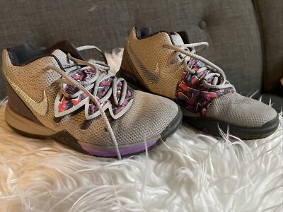 Grey Nike girl shoes With Multicolor