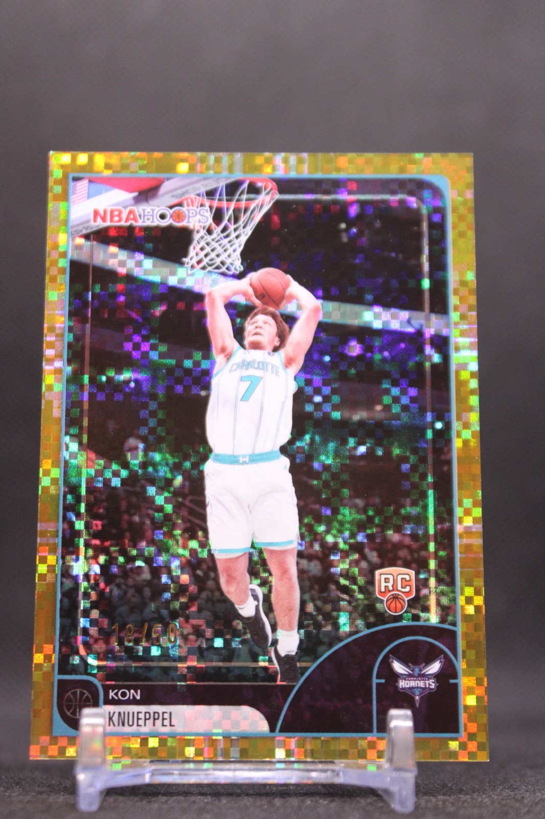 Kon Knueppel 2025-26 Topps NBA Hoops #67 Light Burst Gold /50 ROOKIE RC HORNETS