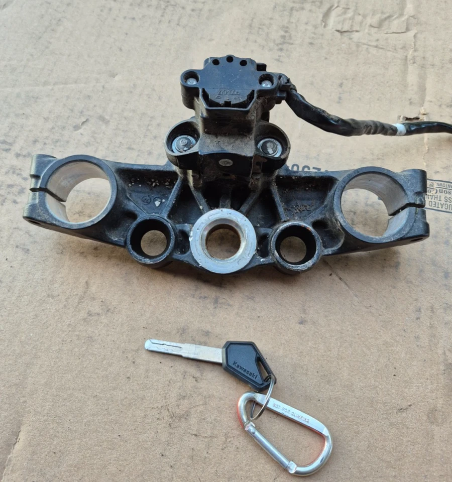 Interruptor de encendido triple árbol superior Kawasaki KLR650 2022 23 24 25 con llave Foto 3 de 3