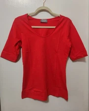 Masseys Woman's Red Top Size S - Scoop Neck - Elbow Sleeve - BNIP