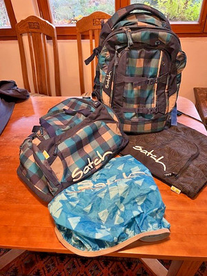 Satch Schulrucksack Set. ''Blister'', blau-türkis kariert. 
