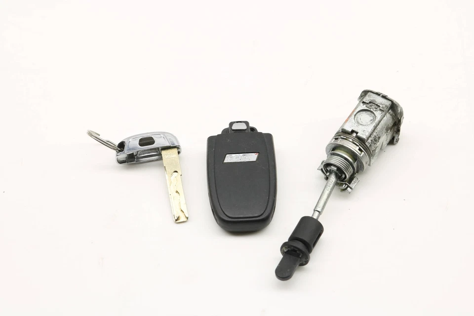AUDI S4 2010-2012 3,0 L - Interruptor de bloqueo / Juego de cilindros con llave 8K0898374A Foto 3 de 4