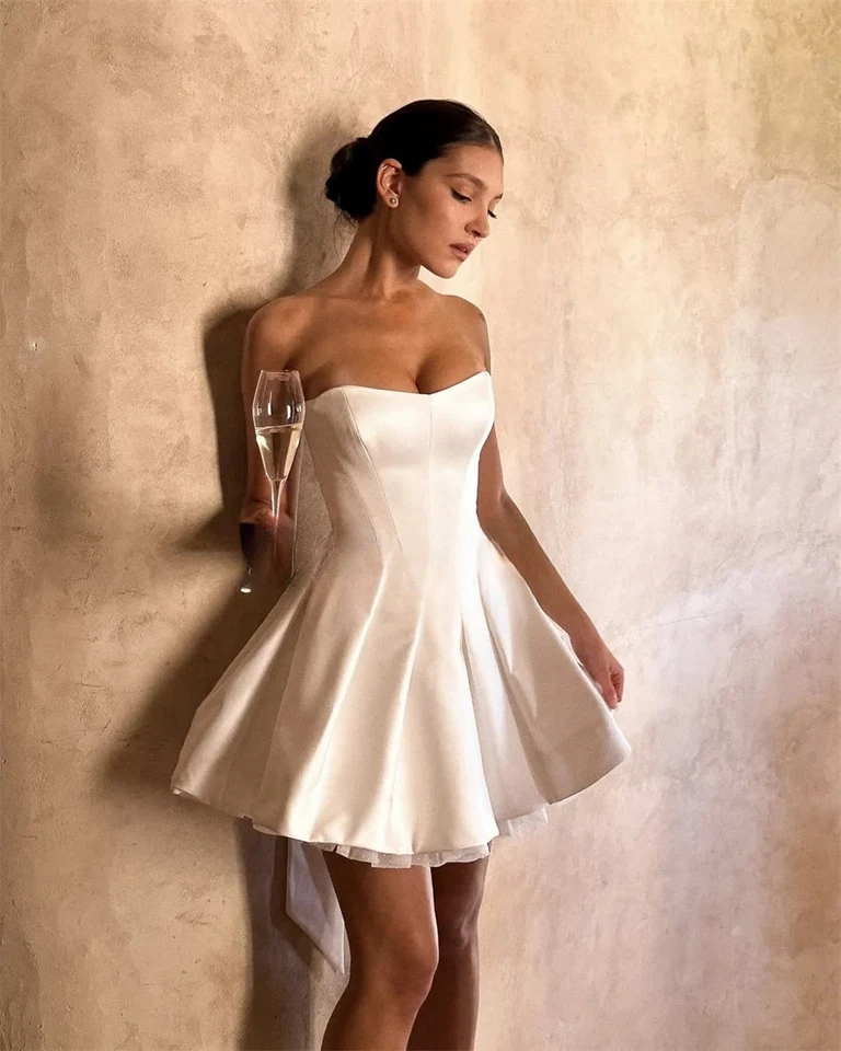 Elegantes Vestidos de Novia Cortos Mini Sin Tirantes Personalizados Drapeados Satén Línea A Foto 3 de 4