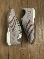 Brand new - Size 10 Adidas Predator Sala + Be...