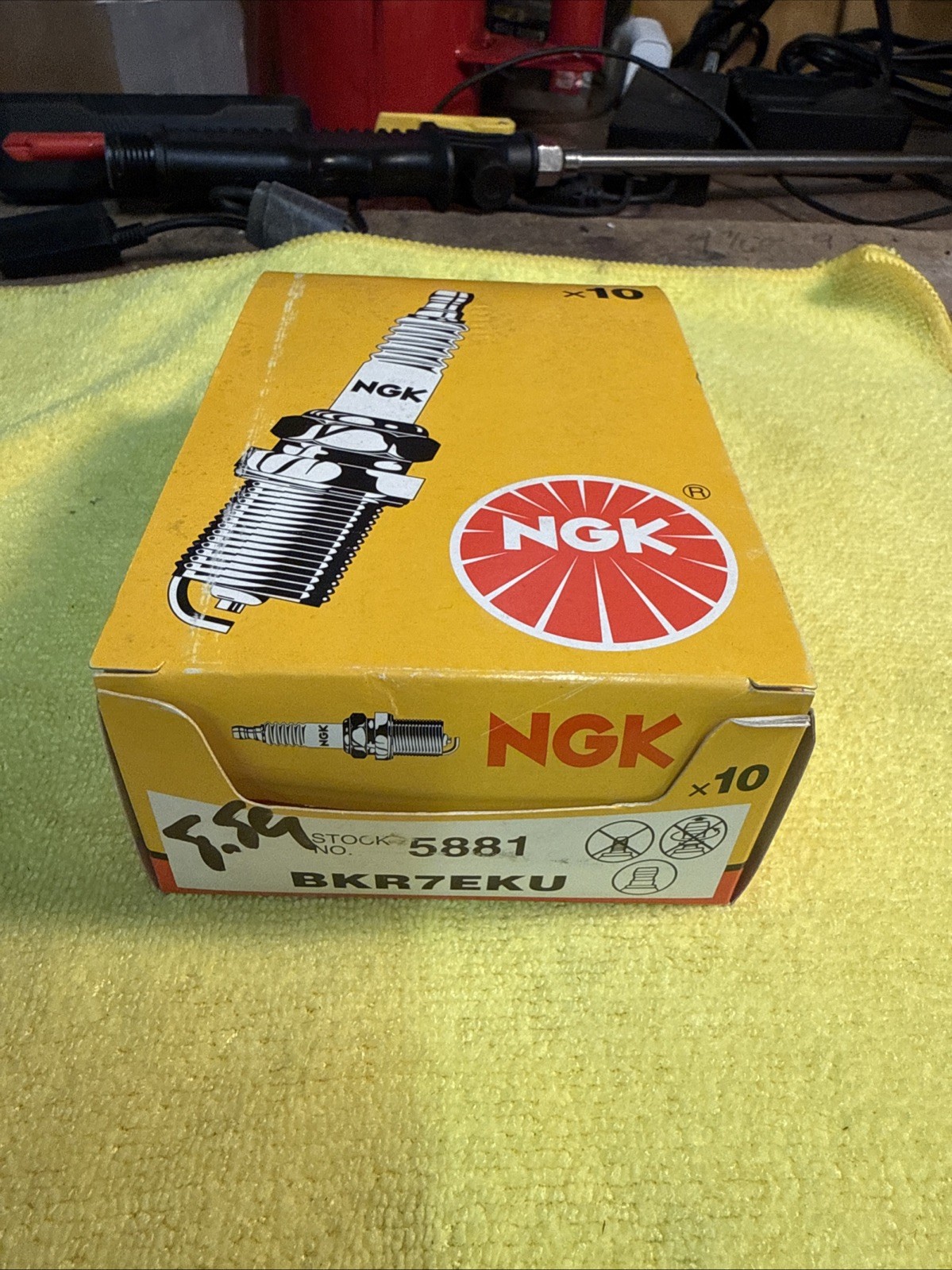 10 pc NGK Standard Plug Spark Plugs 5881 BKR7EKU
