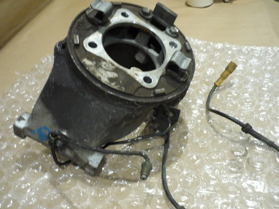 Portacubos rueda trasera Ferrari 456 GT/GTA - LH - P/N 154668 Foto 4 de 4