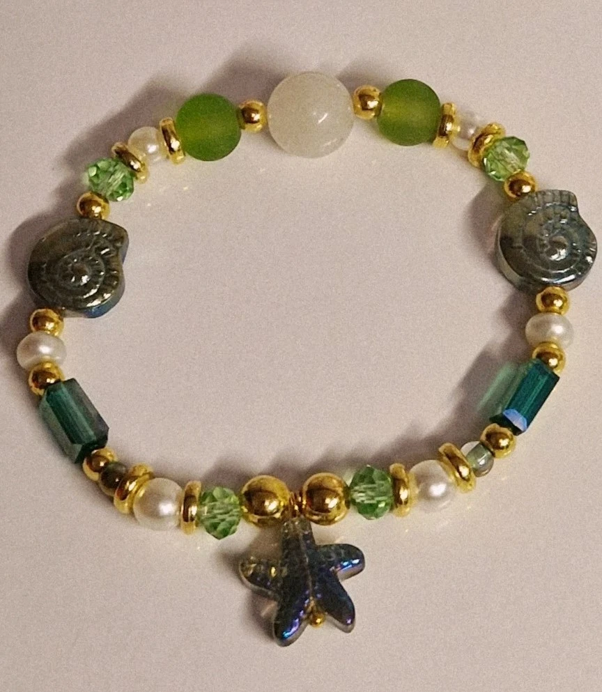 Bracciale con perline bianche e nere e filo in nylon - Gioielli - B