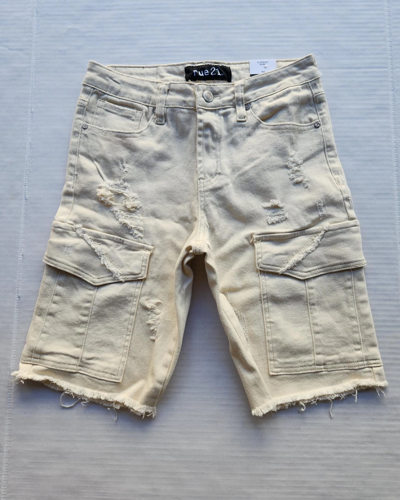 Short en jean Rue 21   Short en jean souple suprême vieilli au genou   Taille : 30