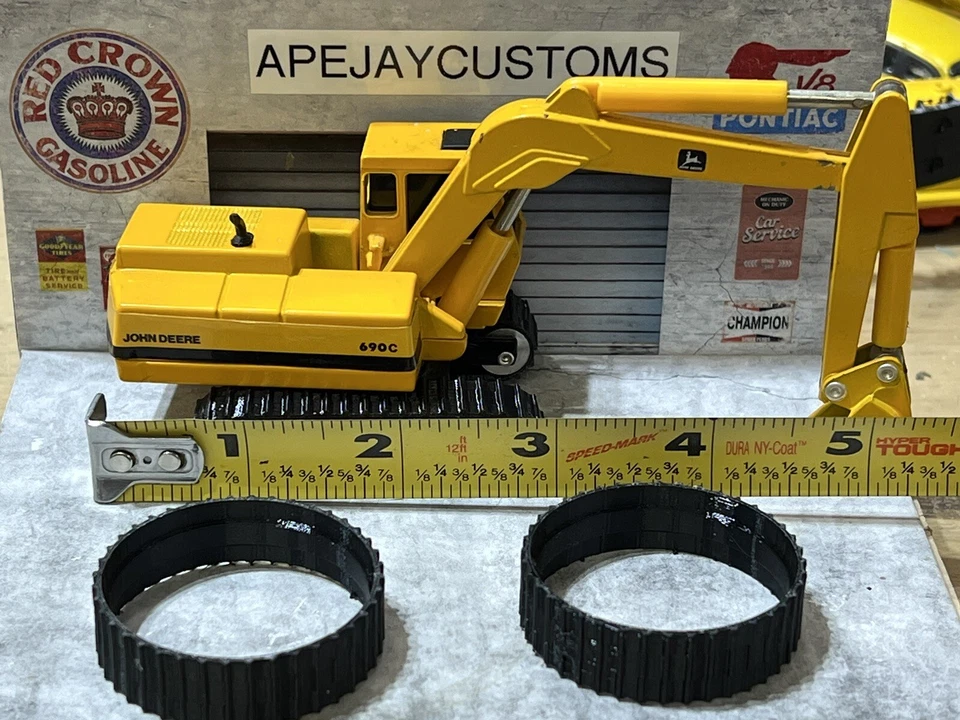 ERTL Diecast John Deere 690LC Excavator Equipment 1/64 (TRACKS ONLY) - Image 4 of 4