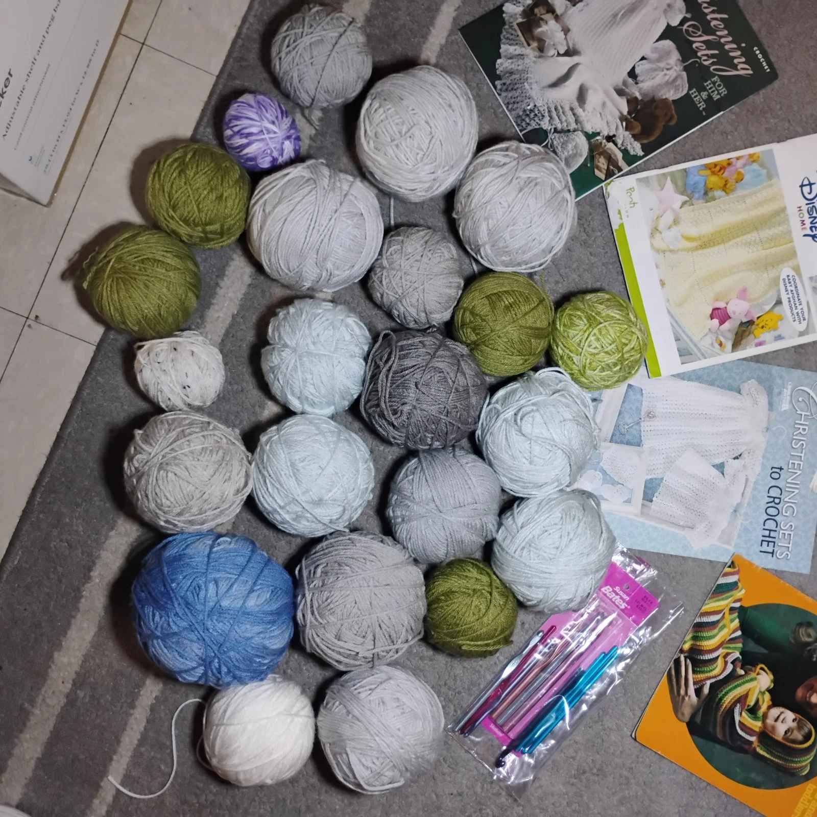 Mixed Lot Plain Yarn Balls Gray Blue Green White Purple w/ Crochet Books & Hooks image 2