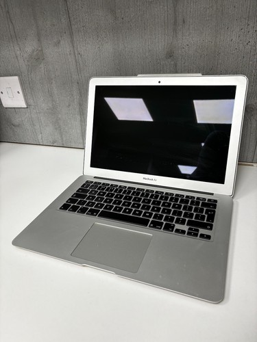 Apple MacBook Air (13-inch, Mid 2013) – No Charger Included thumbnail 2