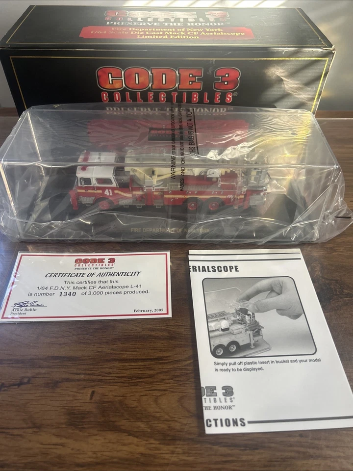 Telescopio aéreo Code 3 FDNY MACK CF L-41 PRESERVA EL HONOR edición limitada nuevo Foto 2 de 4