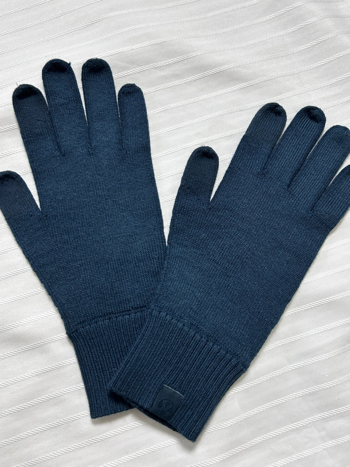 🧤NWT$52 Lululemon Warm Revelation Gloves - INCB - Size S