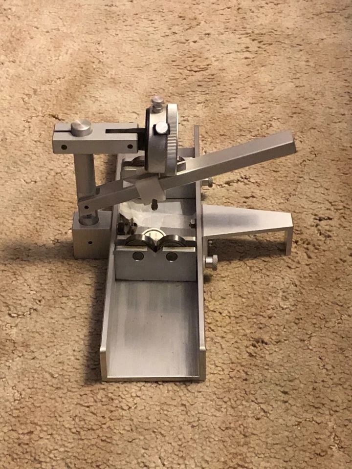 Alisadora de flechas de aluminio Silver Arizona Archery Enterprises (AAE). Foto 2 de 4