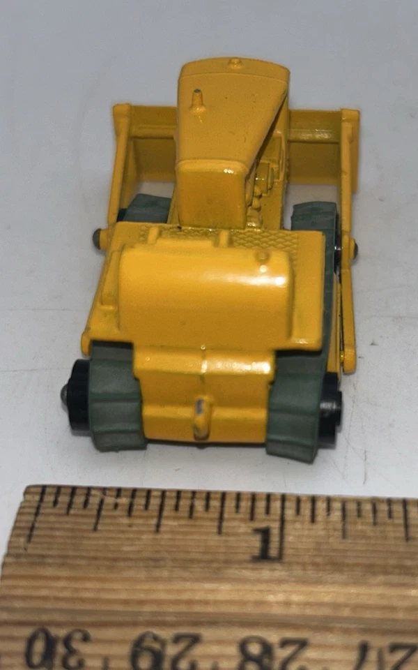 Lesney Matchbox Toys MB18d Caterpillar Bulldozer No.18 Amazing Condition - Image 2 of 4