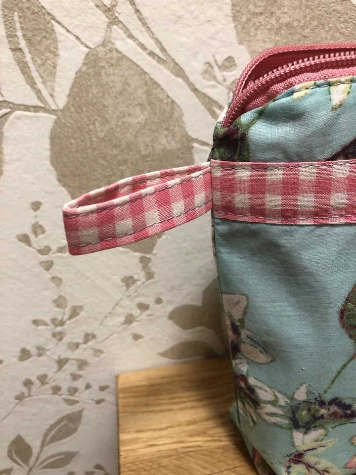 Kosmetiktasche Blumen 🌺 Neu Selbstgenäht Größe 25-19-6 - Bild 4 von 4