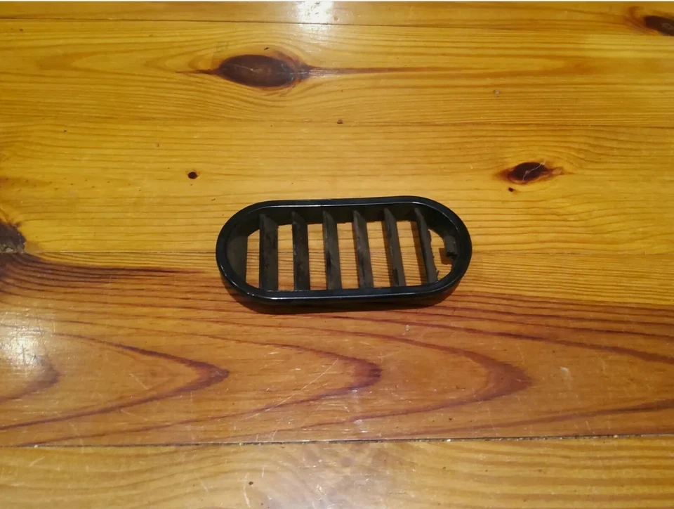 76-95 PORSCHE 924 944 951 TURBO 968 PUERTA ATASCO AIRE VENTILACIÓN REJILLA OEM 477819175 Foto 2 de 4