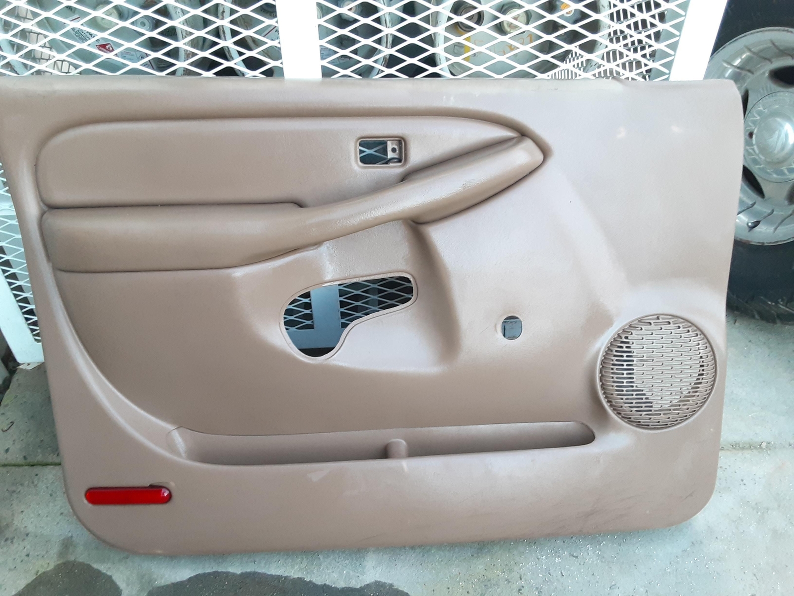 1999-2000 Chevy Silverado 1500 Front Driver Door Trim Panel Tan Manual