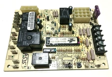 York Luxaire Coleman 031-01972-000 Control Circuit Board 6DT-1 CL:A4 used #P535