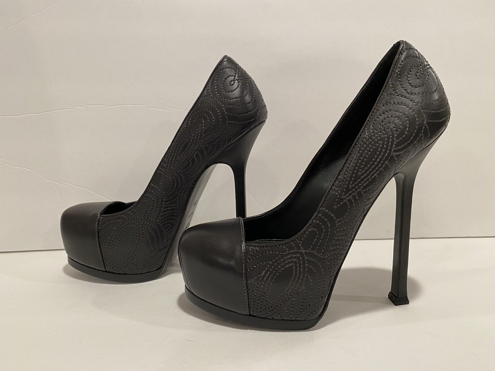 YSL Yves Saint Laurent Tribtoo décolleté in pelle tacco alto grigio 35 5 5 5 5 $995