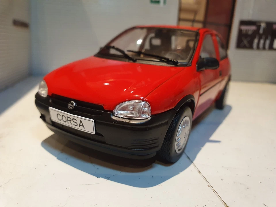 Vauxhall Corsa Opel Red 1.2 SR B 3 Door 1:24 Scale Model Diecast Car 1993 - Image 4 of 4