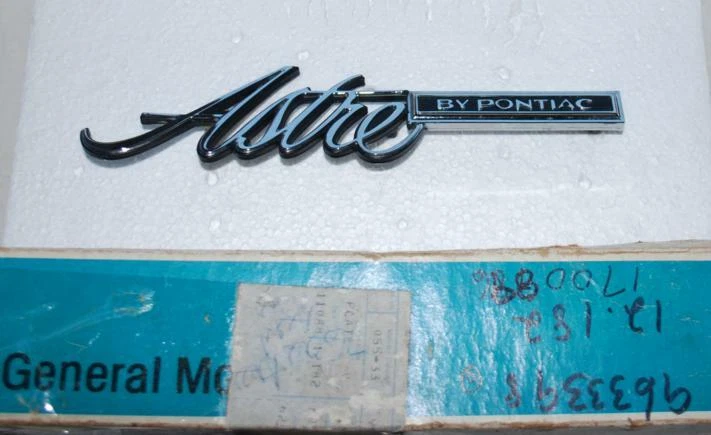 NOS 1975 1976 1977 PONTIAC ASTRE FENDER NAMEPLATE SCRIPT 9633398 1700896 - Image 3 of 3
