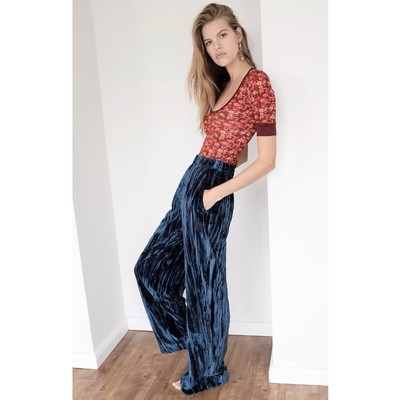 Free People Women s Runaway Crushed Velvet Wide Leg Dress Pants Blue Small 4