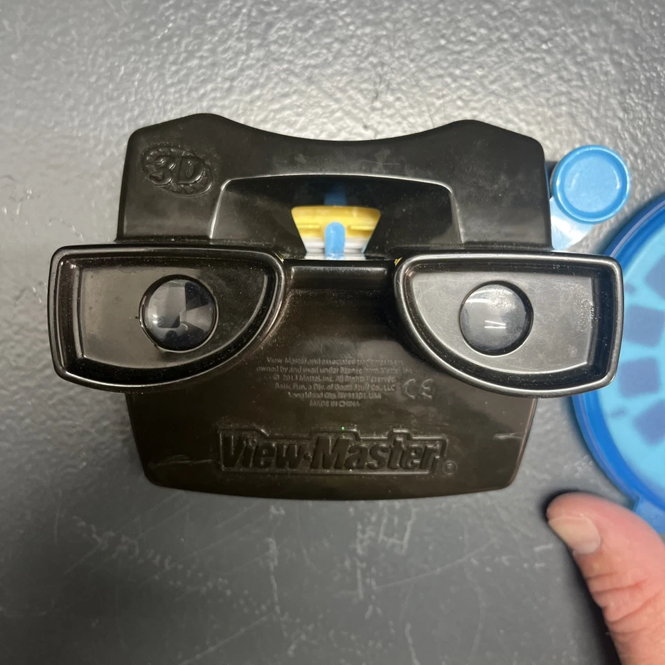 Despicable Me 2 Minions View-Master 3D Viewer Case used - Image 2 of 3