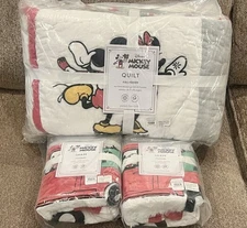 NEW Pottery Barn Kids Disney Mickey Mouse Holiday Full/Queen Quilt & Std Shams