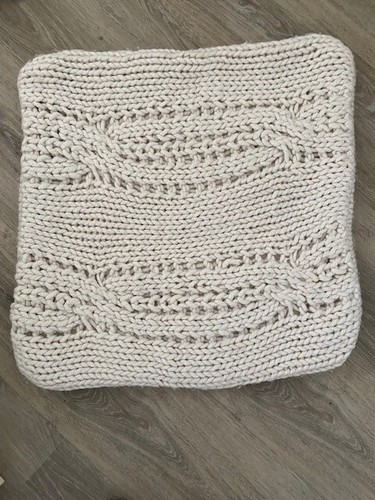 POTTERY BARN 2 Creamy White Chunky Cable Knit Large Cushion Covers (24x24inches) - Picture 2 of 6