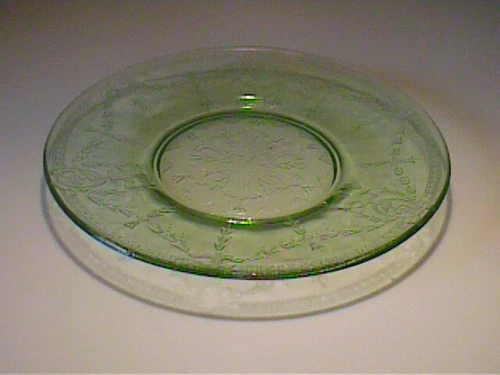 VINTAGE 1931 URANIUM GREEN ROSE CAMEO 6 3/4" PLATE -  DEPRESSION GLASS