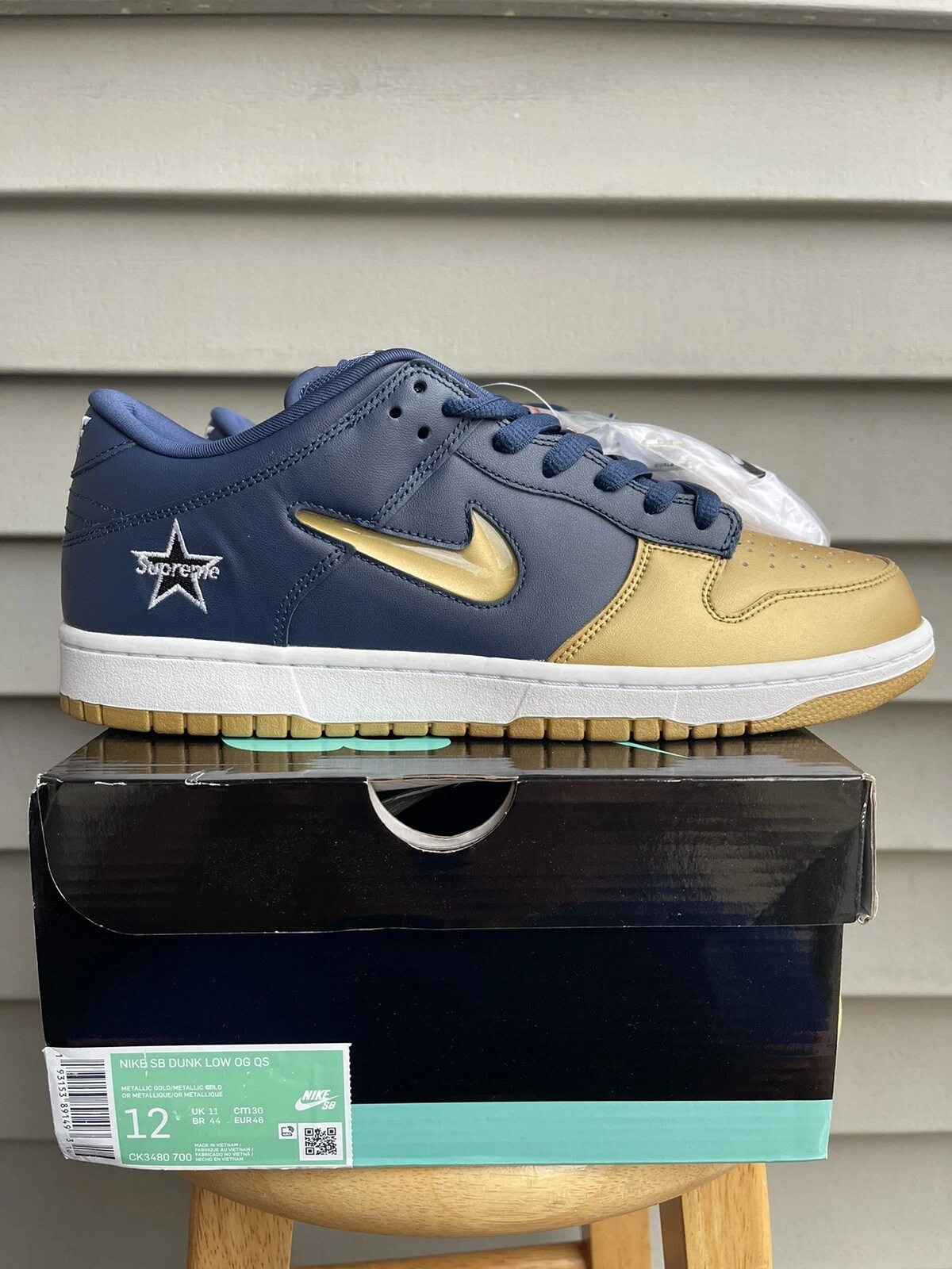 Taille 12   Nike SB Dunk Low QS x Supreme Metallic Gold 2019