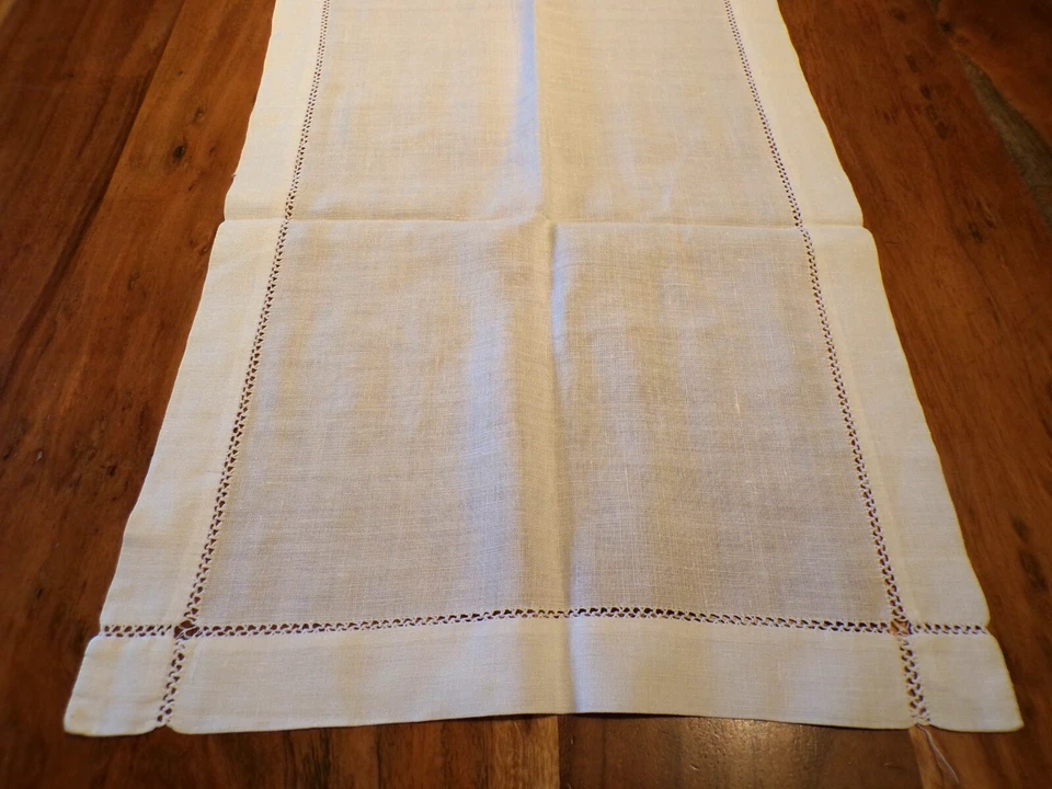 Linge ancien 1 Napperon Chemin de table lin blanc broderies de jours ( ref 10 ) - Photo 2/3