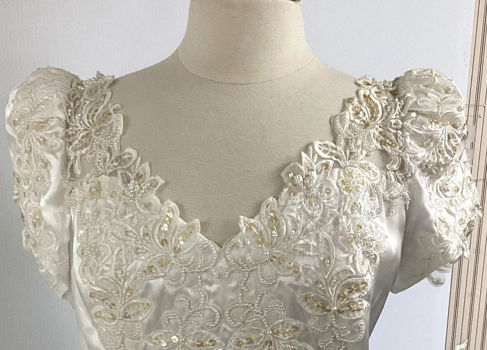 Ruffles Galore!  White Super Soft Sati Short Sleeve Wedding Dress Gown Size 16 - Image 3 of 4