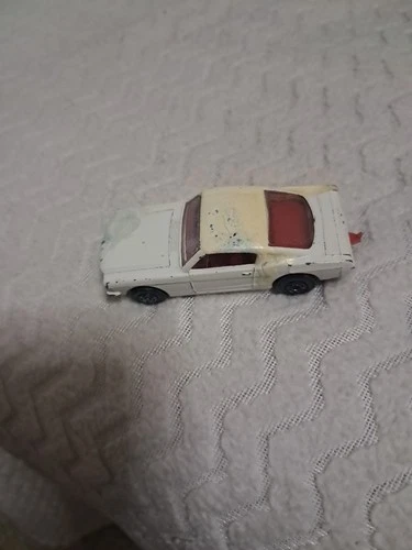 VTG Matchbox Lesney Matchbox No 8 Ford Mustang White Front Steering 1965