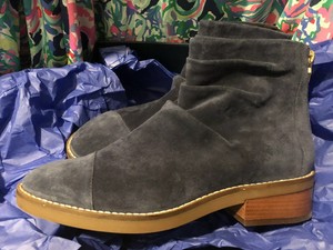 riona grand back zip bootie