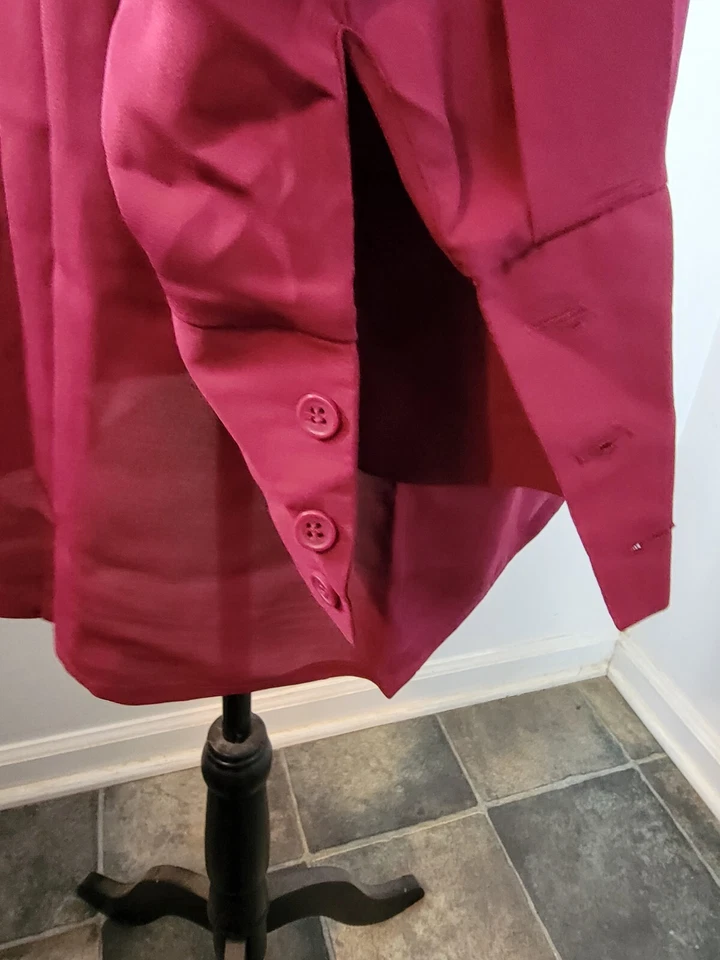 Blusa para mujer Joan Rivers fluida manga larga con escote de botones vino de Oporto mediana  Foto 4 de 4