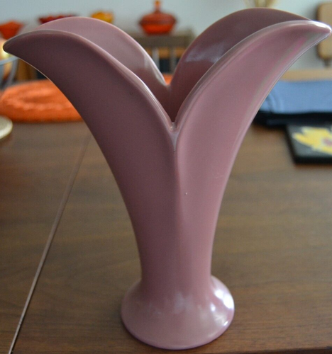 Jarrón RUMRILL cerámica artística rosa malva tulipán vintage 9" de alto MCM - Imagen 2 de 12