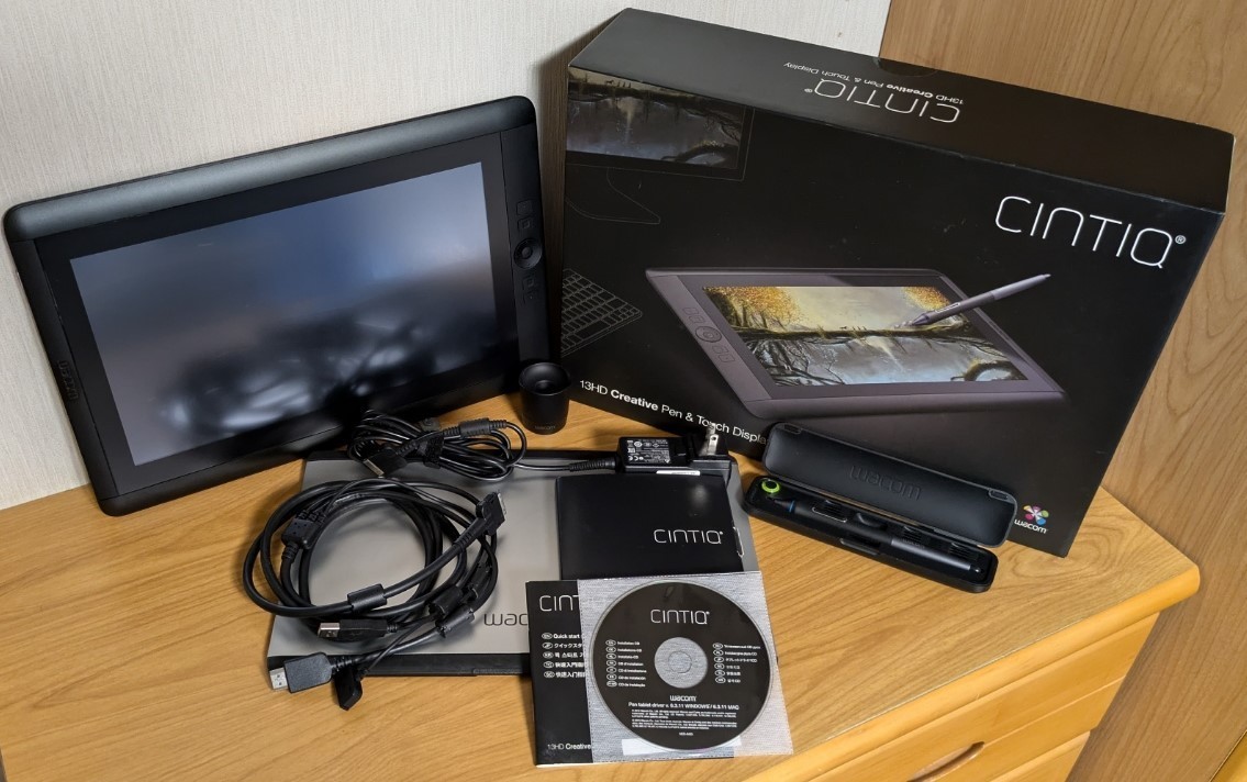 液タブ・ペンタブ Wacom Cintiq 13HD Wacom DTH-1300 Cintiq 13HD Creative Pen & Touch Display