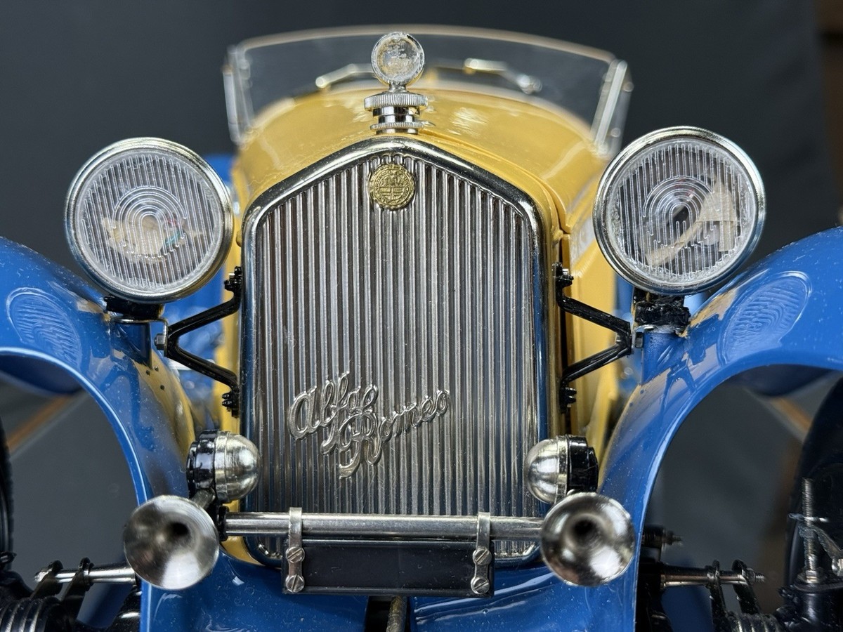 Pocher 1:8 Alfa Romeo 8C 2300 Monza Large Scale Model w/ Display