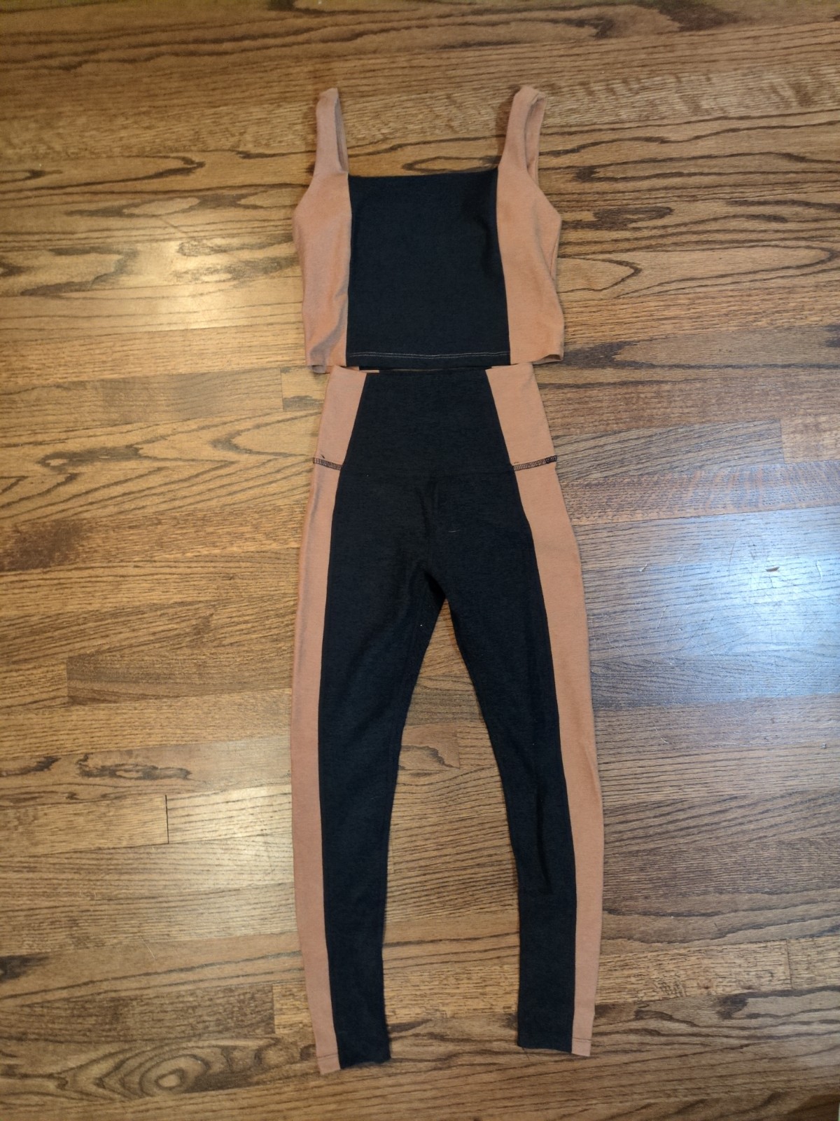 Beyond Yoga Women’s Small Matching Set Black Tan Tank Top Yoga Pants