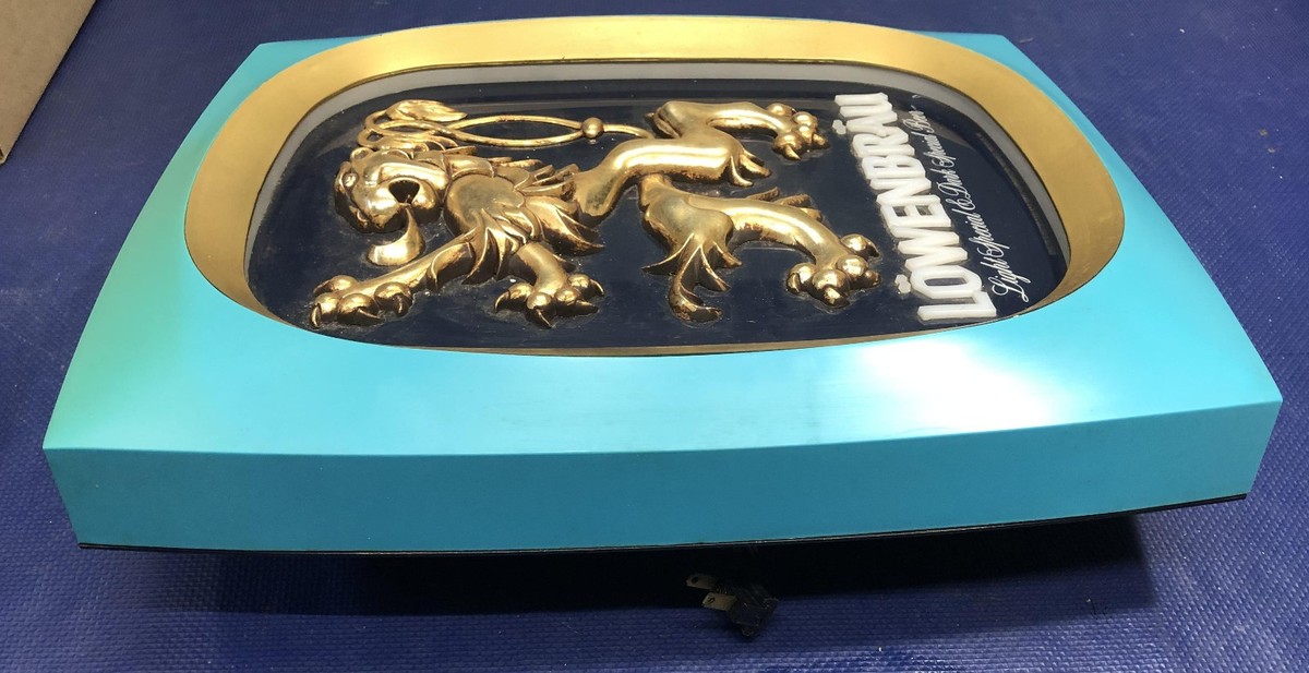 Lowenbrau Beer Light Sign 18'' lion vintage 1978 blue gold wall