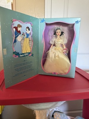 1999 Mattel Disney Snow White Wedding Collector Edition Barbie Doll 12in