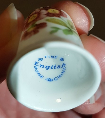 Collectable Fine Bone China Thimbles, Floral, Set Of 4 - Picture 2 of 2