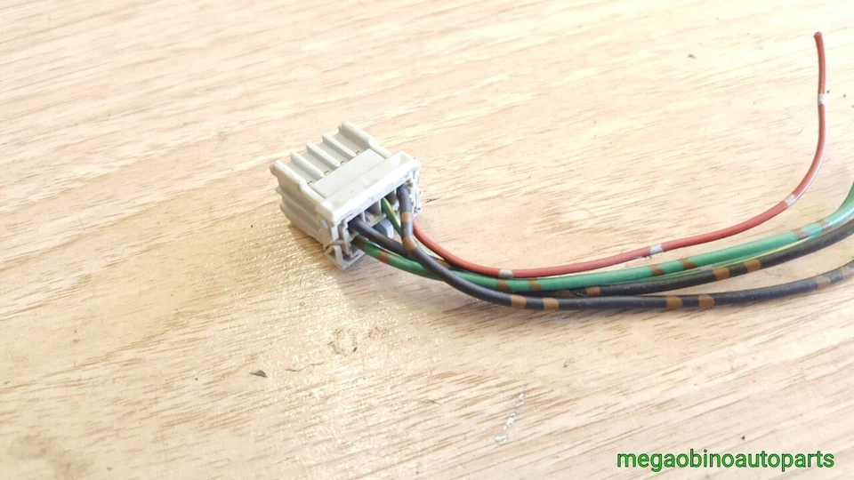 1998-2002 honda accord 2dr coupe connector  socket tail light left or right c39 - Image 2 of 3